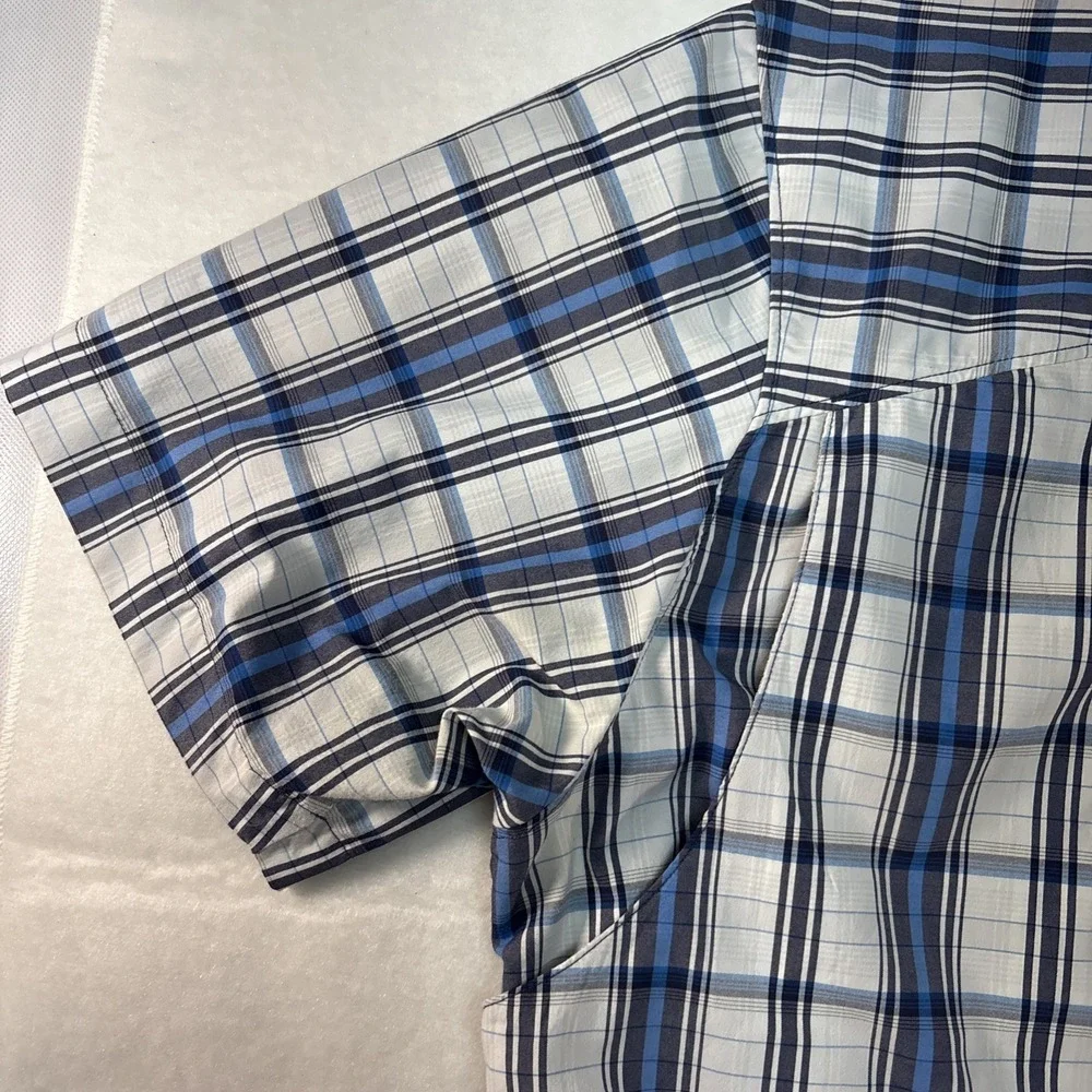 The North Face Breathable‎ Button Up Short Sleeve Shirt Blue And White-  Large